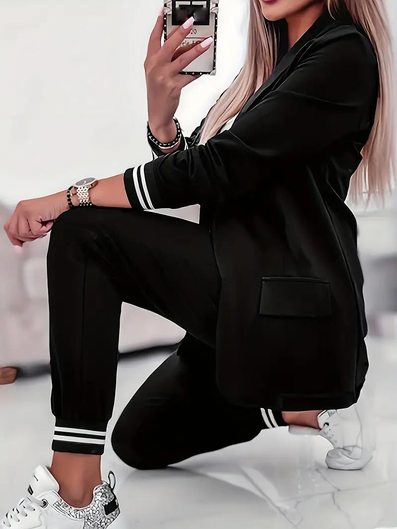 Costum tip sacou și pantaloni pentru femei