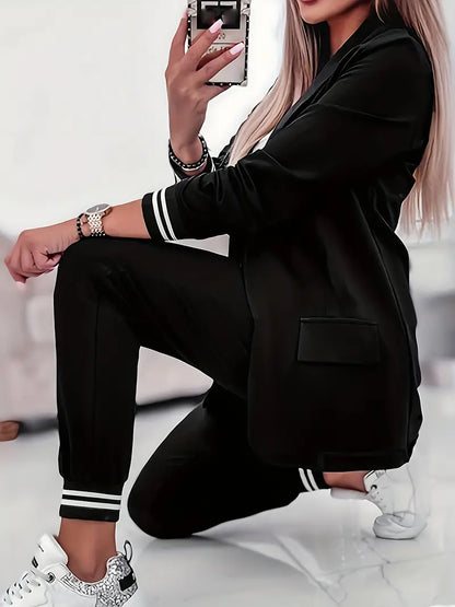 Costum tip sacou și pantaloni pentru femei