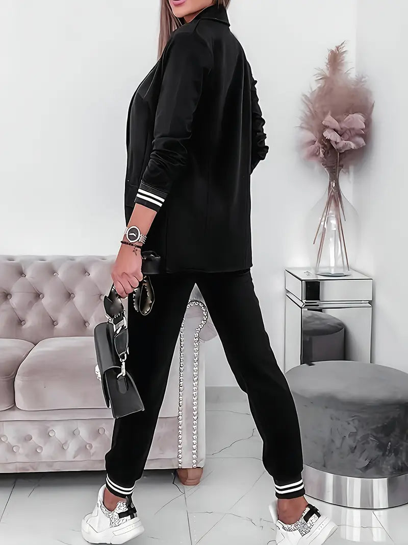 Costum tip sacou și pantaloni pentru femei