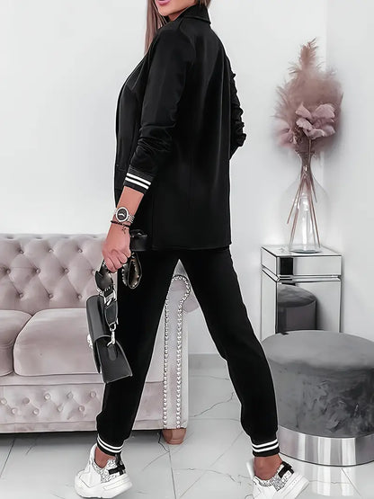 Costum tip sacou și pantaloni pentru femei